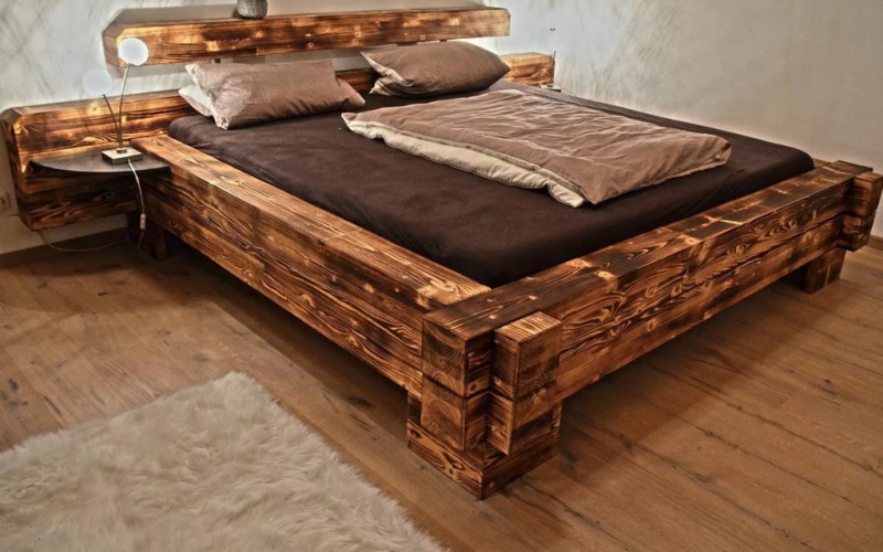 Кровать под старину из дерева